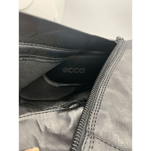 ECCO Black Boot - Picture 3 of 10